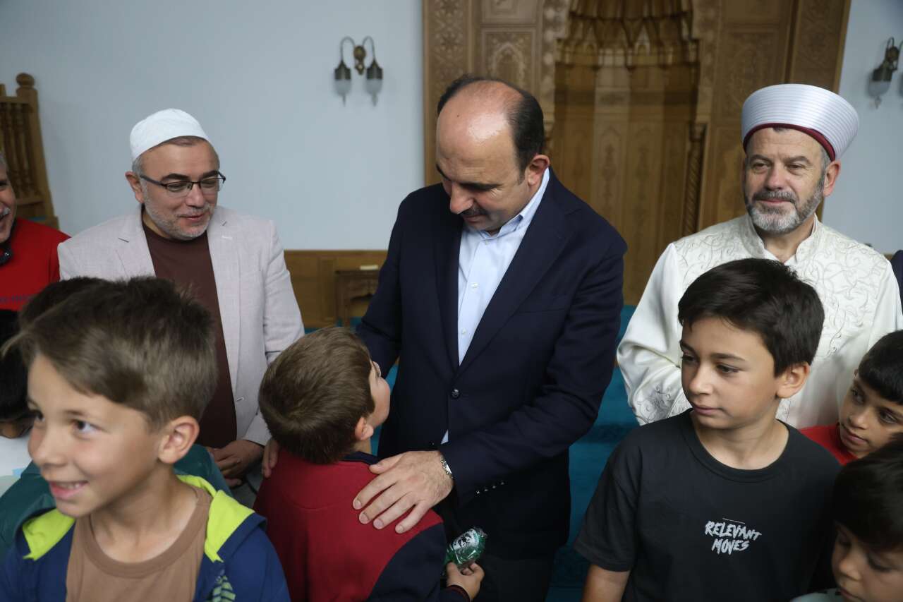 Konya’da çocuklar bisiklet için camiye koştu! Başkan Altay da coşkuya ortak oldu 7